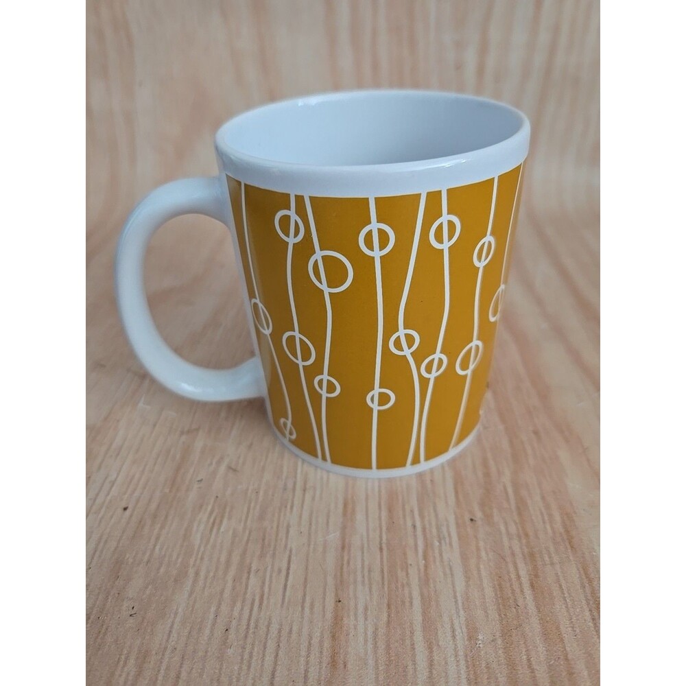 *BRAND NEW* Ceramic Design YELLOW /  WHITE Mug